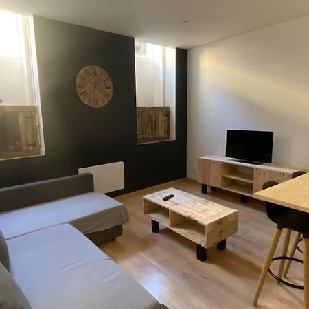 T2 4 Places 4Min A Pied Chateau 포 외부 사진